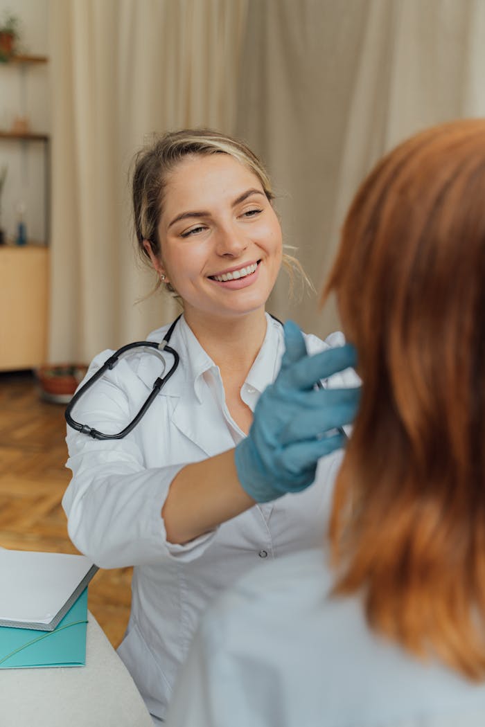 creative A cheerful healthcare professional examining a patient indoors, promoting positive healthcare experiences.